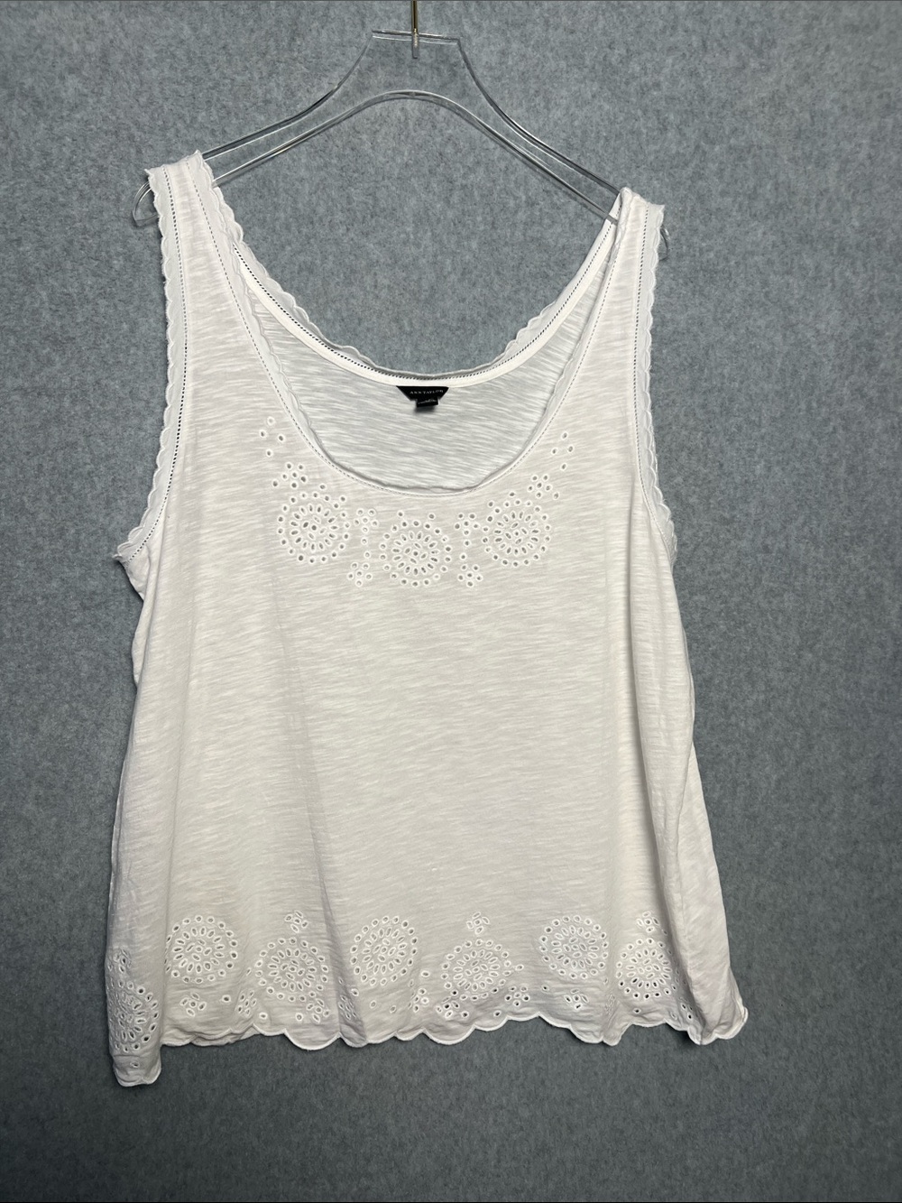 Ann Taylor Laser Cut Lettuce Hem White TankTop Size XL